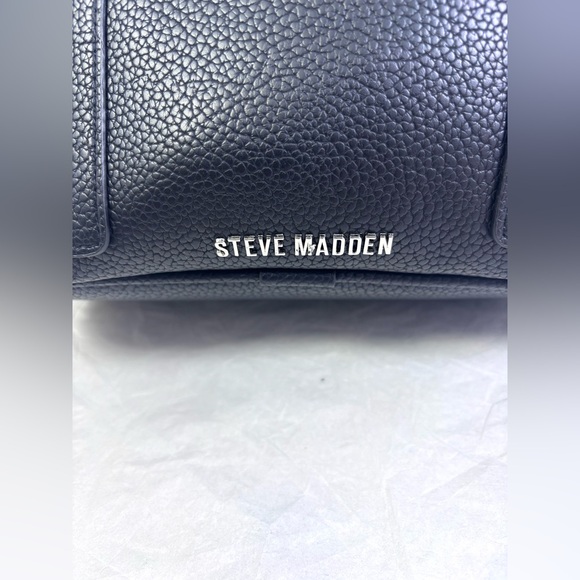 Steve Madden Bsammy Bucket Bag. Black/ Silver. - Picture 10 of 17